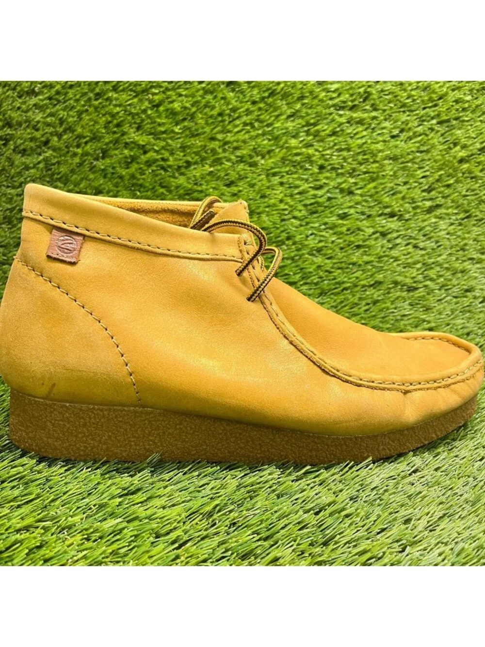 Clarks Shacre Mens Size 10.5 Wheat Leather Casual Classic Moc-Toe Chukka Boots